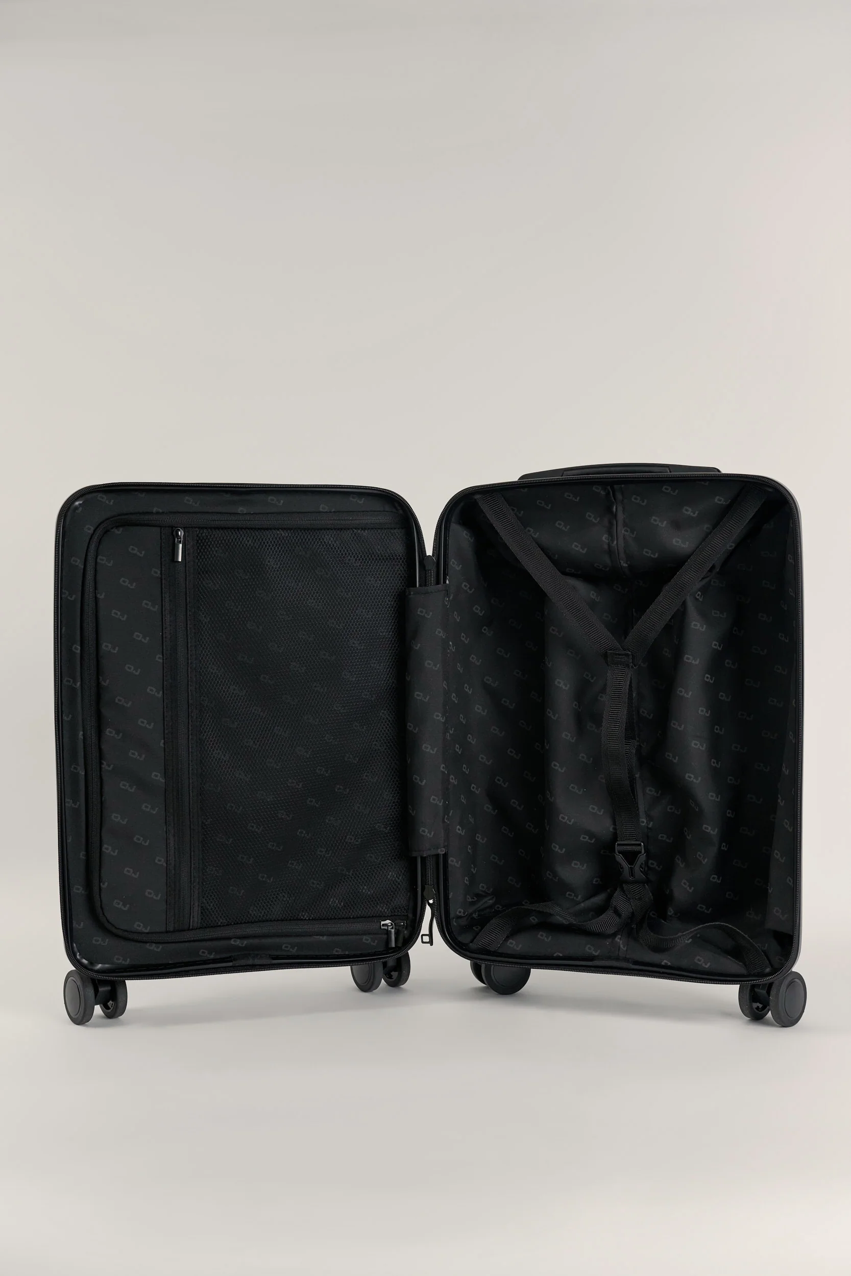 AIRE (Black) Carry On Suitcase - Image 4